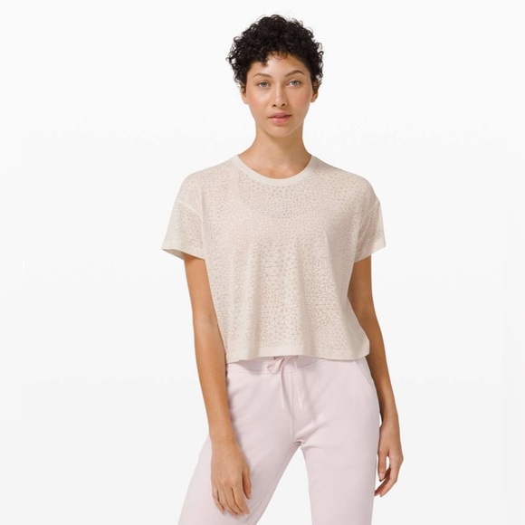 Lululemon Cates Tee - Picture 1 of 6